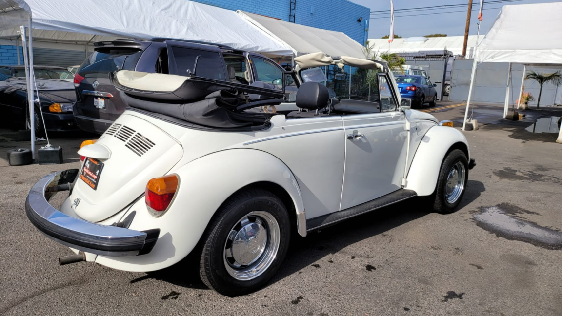 Volkswagen Coccinelle - 1303 convertible blanche