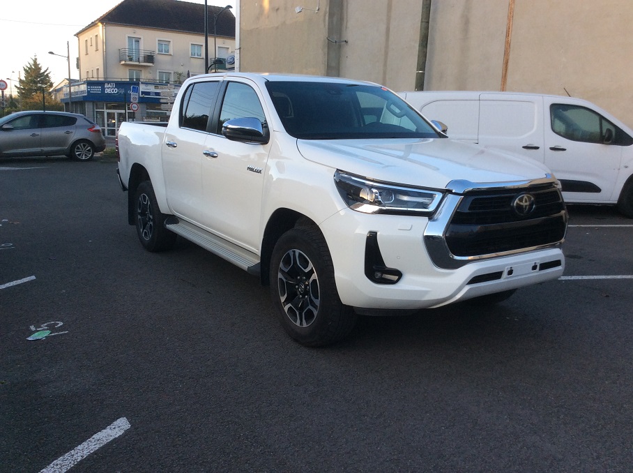 Toyota Hilux - IV 4WD 2.8 D-4D 204 DOUBLE CABINE INVINCIBLE 0 MALUS